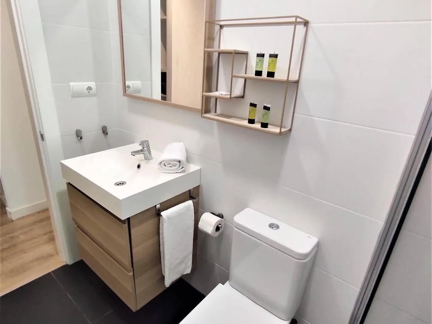 Ampio 2 Camere Al Centro E 15 Minuti Dalla Spiaggia,La Casa Di Ceffo Malaga Apartment